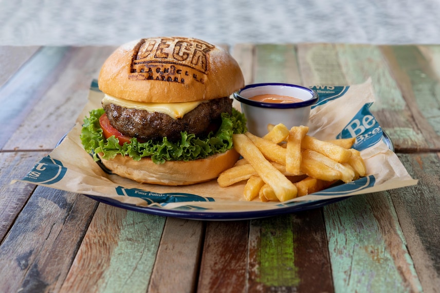 Four Points Burger im The Deck Beach Club Patong