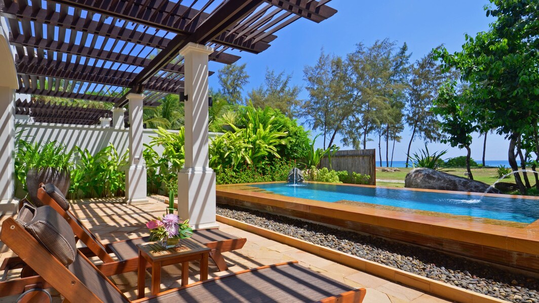 suíte com piscina de frente para o mar em Phuket