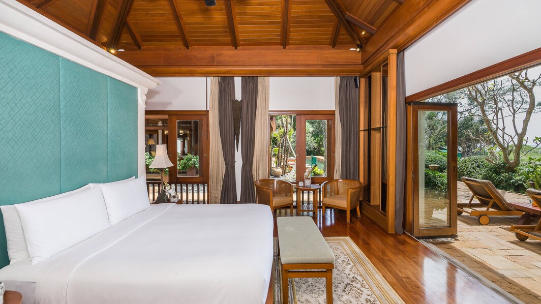 Villa Royal - Dormitorio con cama tamaño King