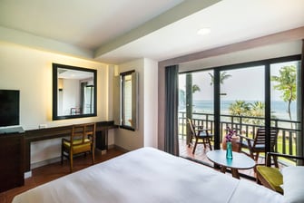 Premium-Gästezimmer mit Kingsize-Bett und Meerblick