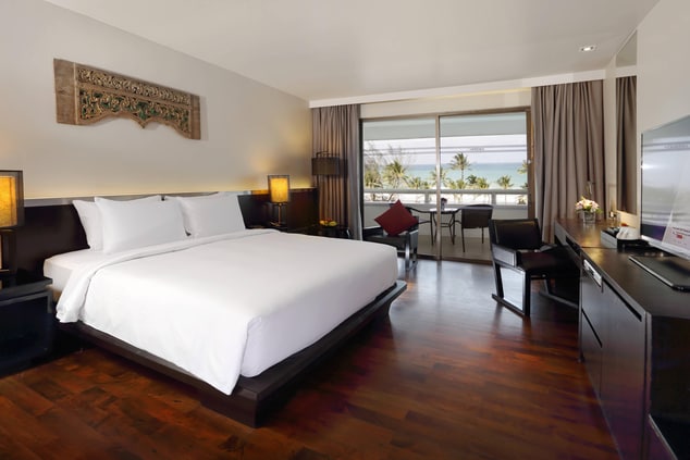 Deluxe Ocean View Room with King Bed 