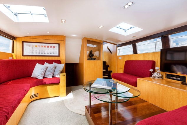 Born Free Yacht Air conditioned Lounge