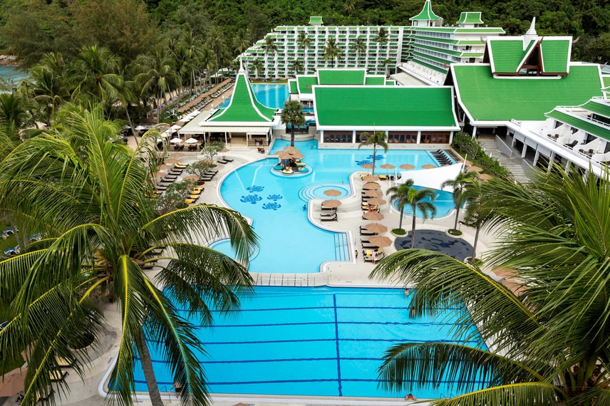 Immenses piscines dans un cadre tropical
