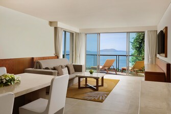 Luxury Sea View One Bedroom Suite - Living Room