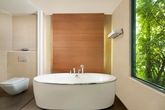 Villa Bathroom – Shower/Tub