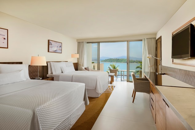 Twin/Twin Deluxe Sea View Pool Access Guest Room