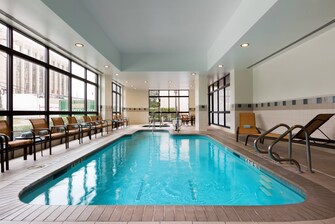 Hotel con piscina junto al centro comercial Galleria de Houston