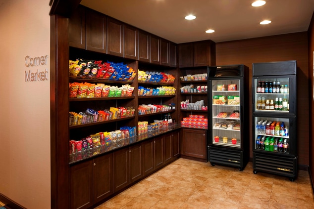 onsite convenience store at hotel near IAH