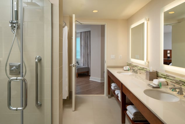 Deluxe King - Larger Guest Bathroom