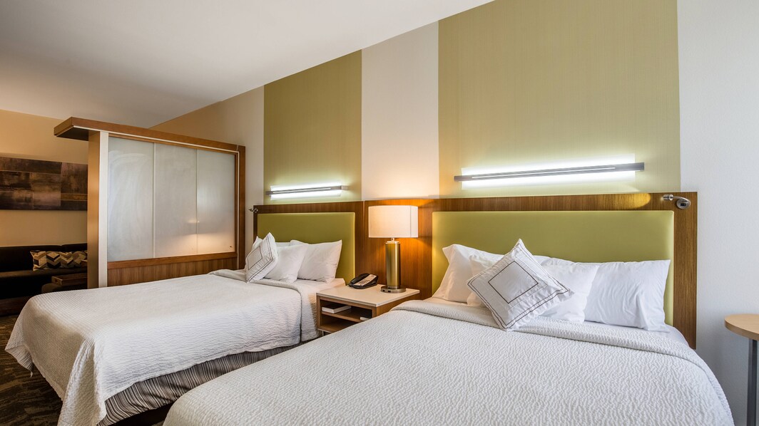 Suite mit zwei Queensize-Betten – Schlafzimmer