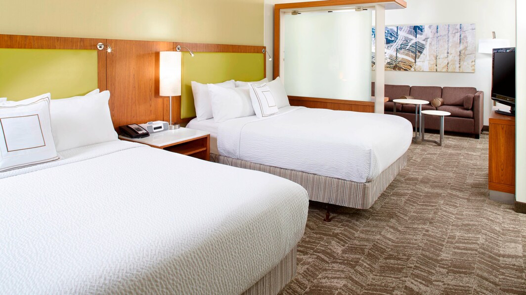 Due suite con letto matrimoniale queen dell’hotel Houston