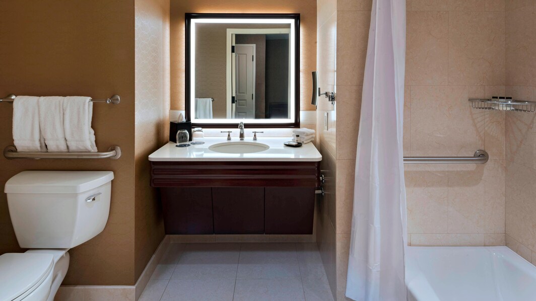 Гостевая ванная комната – совмещенные ванна и душ