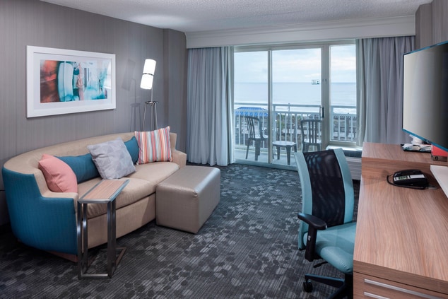 Oceanfront King Guest Room - Living Area