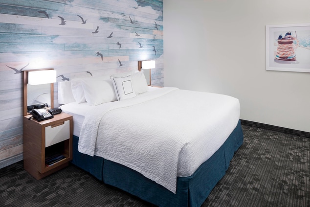 Oceanfront King Suite - Bedroom