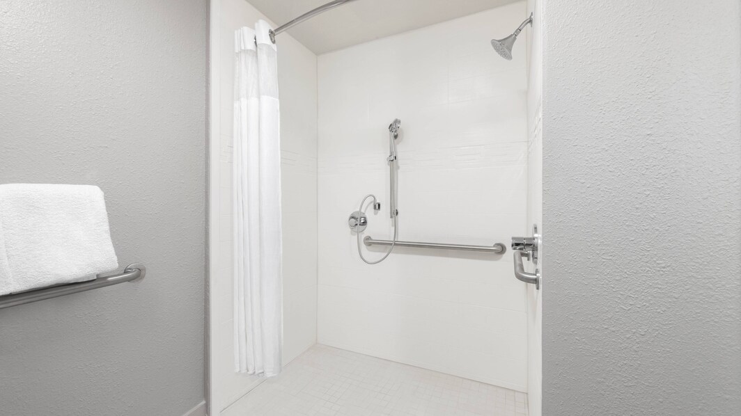 バリアフリーバスルーム－車椅子用シャワー