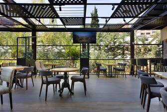 Sheraton Club Lounge con vistas al jardín