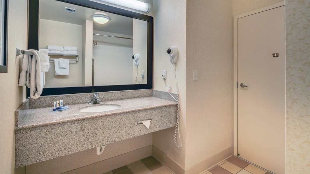Jacksonville Beach Hotel Bathroom