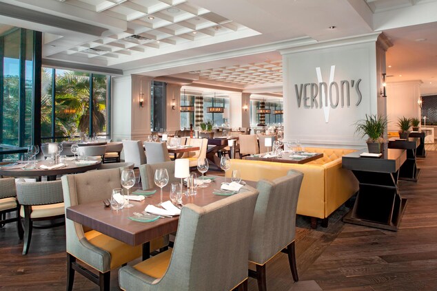 بار ومطبخ فيرنونز فيرست كوست (Vernon's First Coast) - بوفيه الإفطار