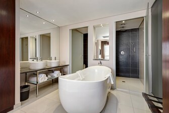 One-Bedroom Suite Open Bathroom