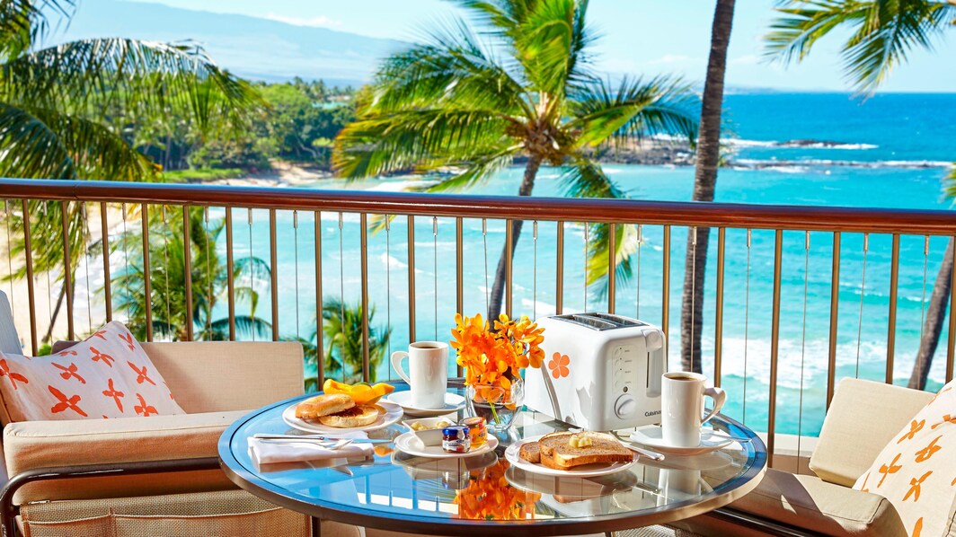 Café da manhã com vista para o mar na varanda Lanai