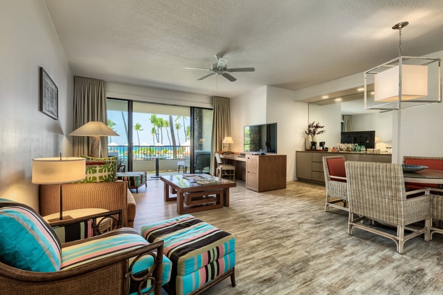 One-Bedroom Beachfront Suite - Living Area