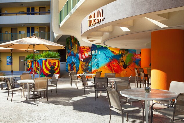 Holua Poolside Bar & Lounge