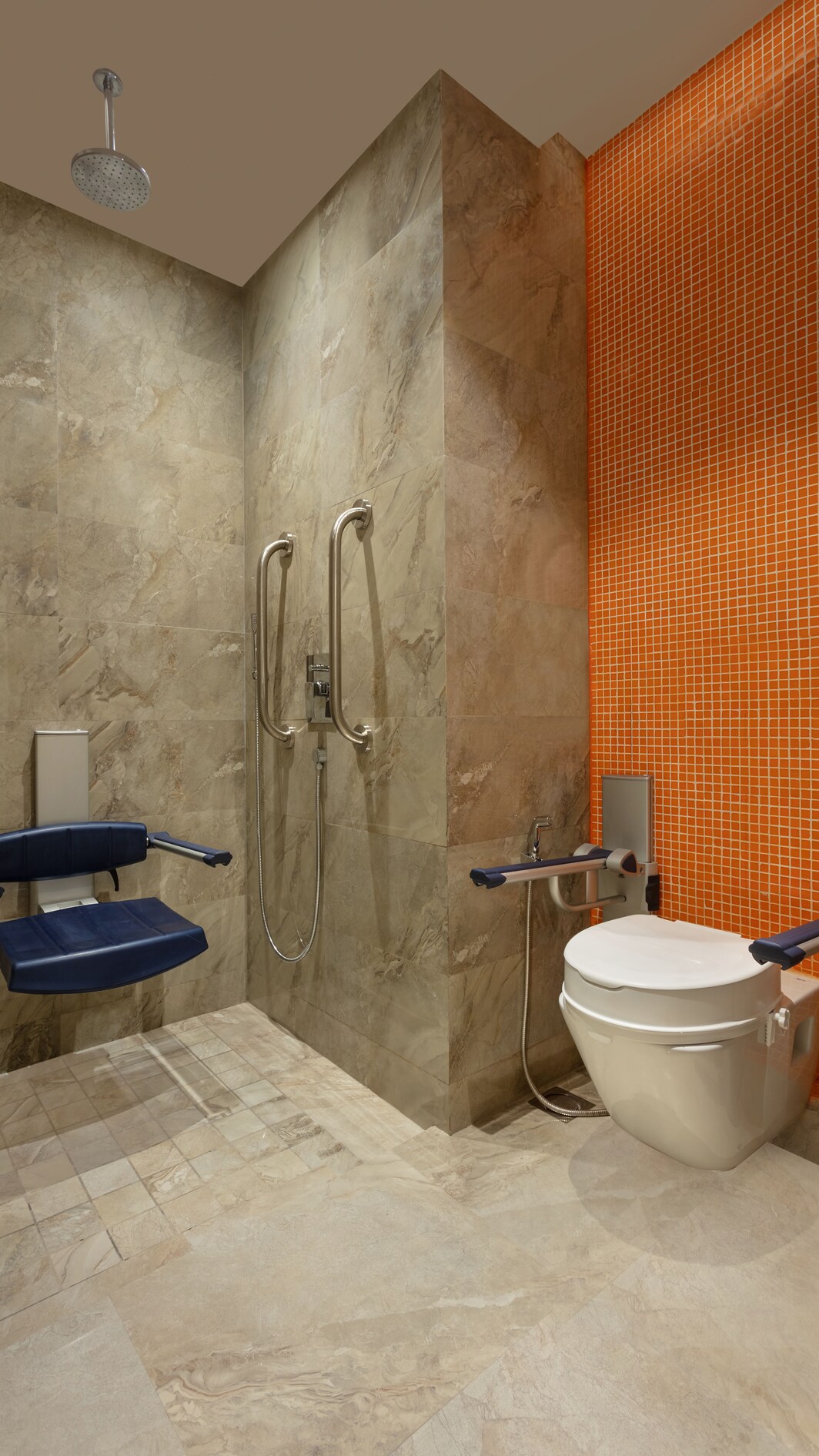 Ванная комната для гостей с ограниченными возможностями