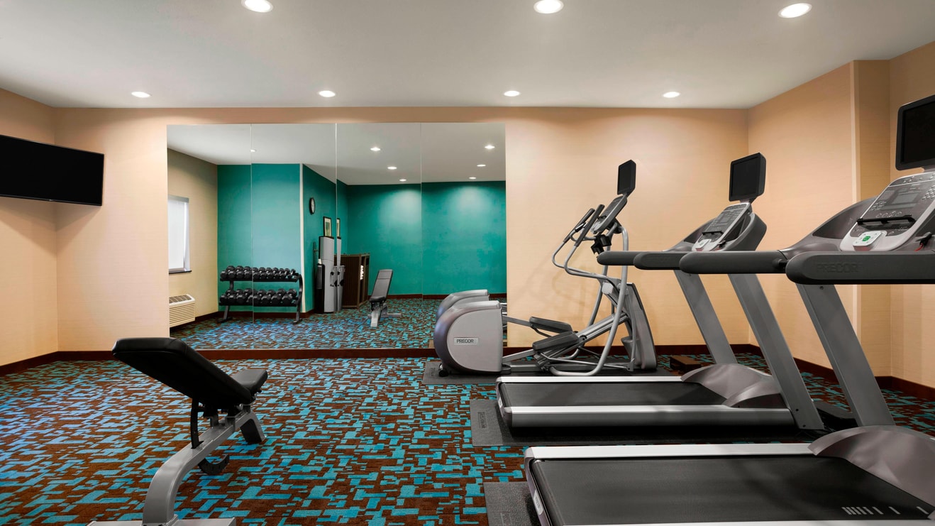 hotel fitness center lansing michigan