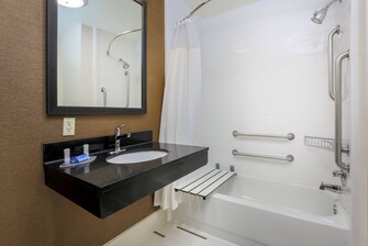 Baño con instalaciones para personas con necesidades especiales en Las Vegas, Nevada