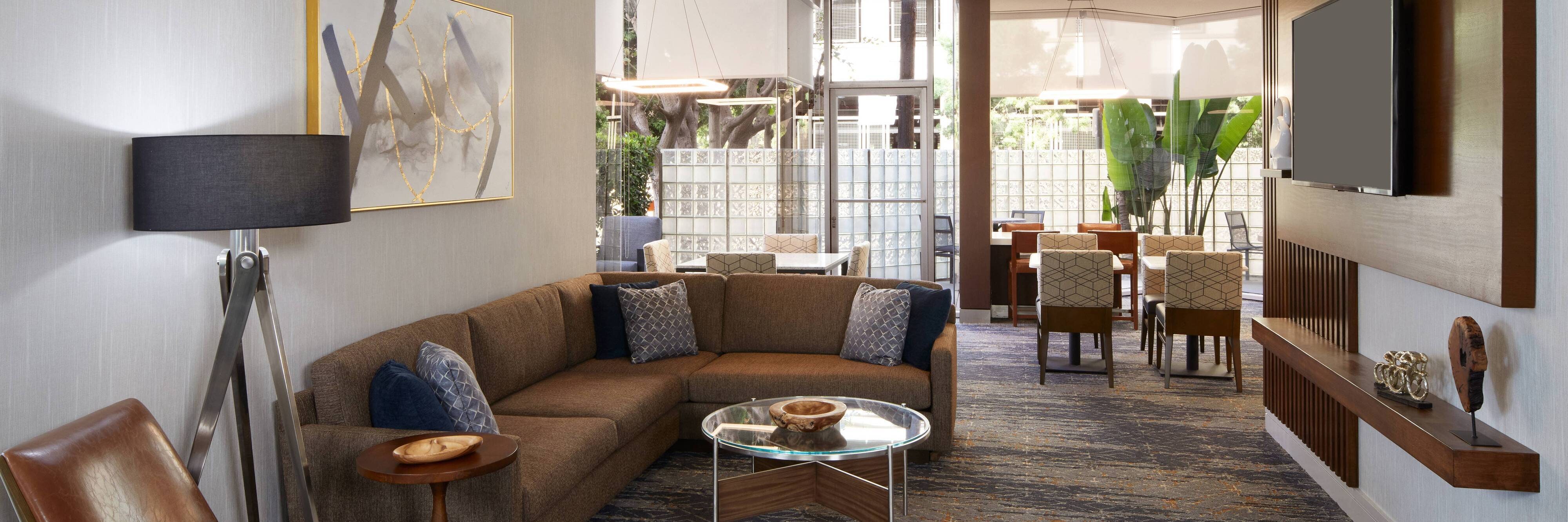 Courtyard by Marriott Los Angeles LAX/Century Boulevard