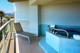 Hot Tub Suite - Balcony