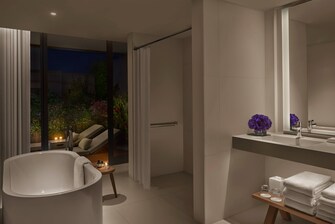 Premier Villa Suite - Accessible Bathroom