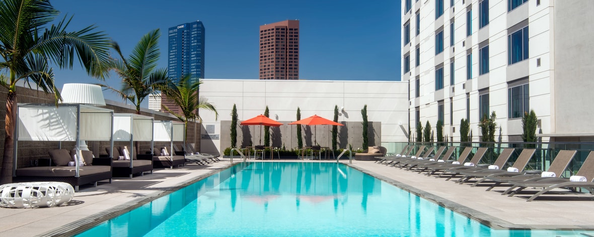 洛杉矶活力洛城万怡酒店的泳池
