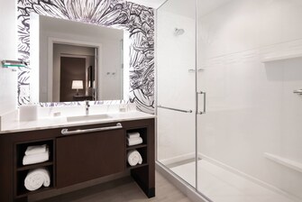 One-Bedroom Queen/Queen Suite - Bathroom