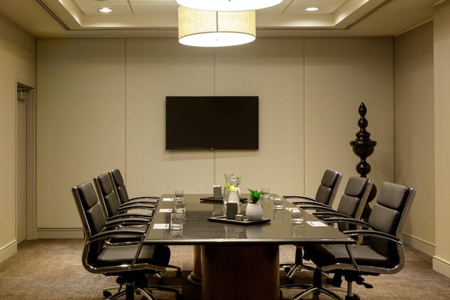 غرفة اجتماعات مجلس الإدارة