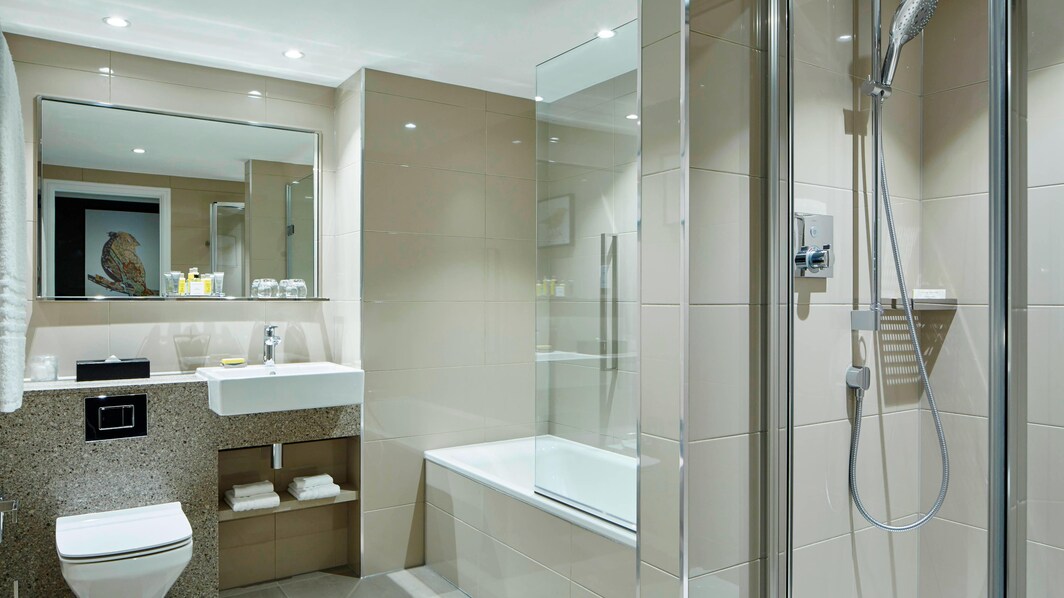 Baño de la suite – Bañera y ducha independientes