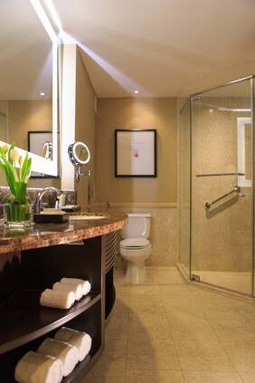 Lima hotel bathrooms