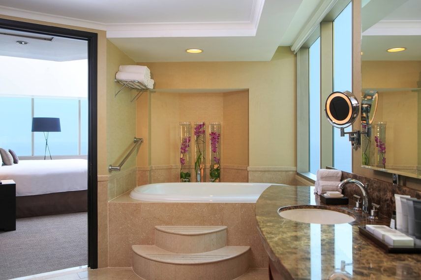 Lima suite with whirlpool