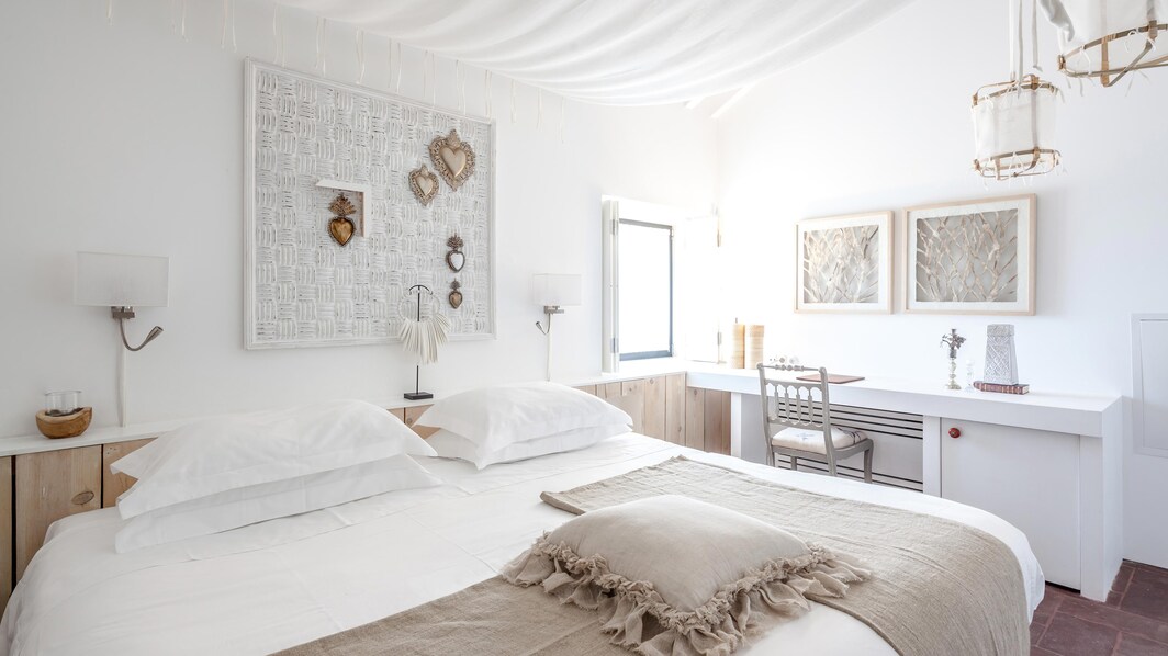 Junior Suite - White Bedroom