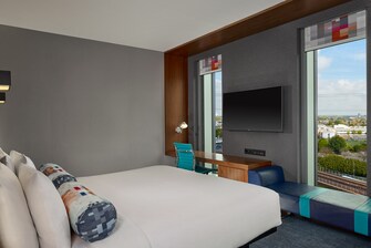 Zimmer mit Kingsize-Bett – Stadtblick
