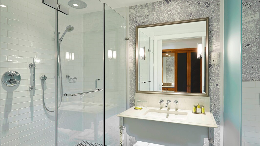 Ванная комната люкса в отеле в Лондоне