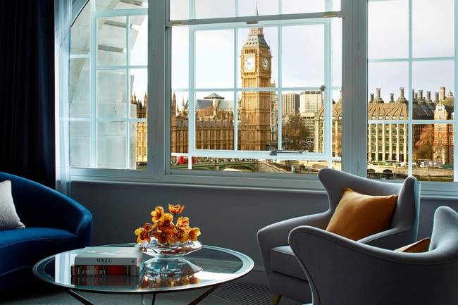ロンドンの眺めを楽しめるホテルのスイート