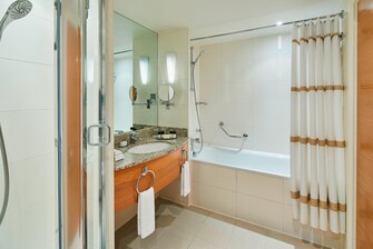حمام الجناح – دش وحوض استحمام منفصلين