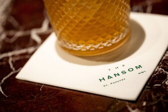 Бар Hansom – коктейль Classic V&A Gold Fashione