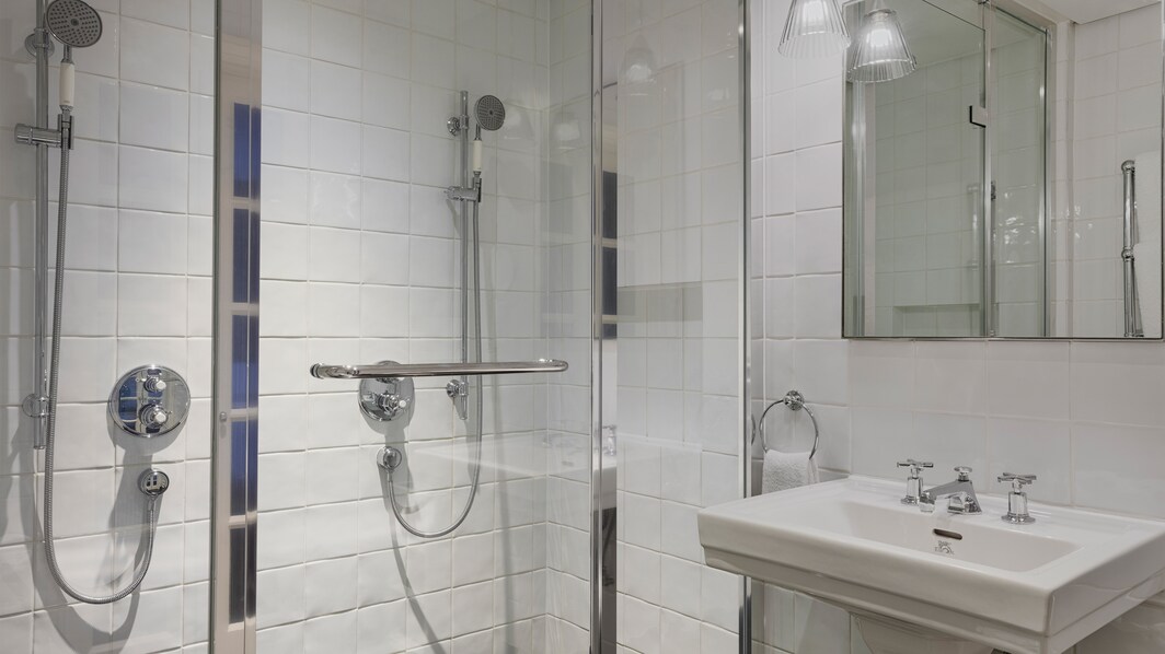 객실 욕실 – 대형 샤워실