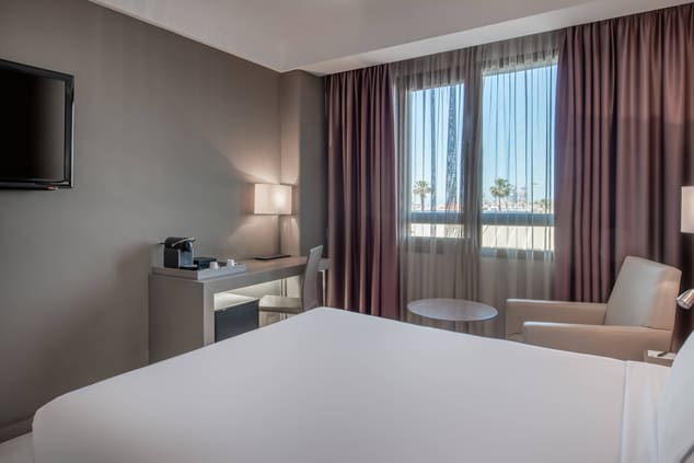 King Guest Room with Ocean View - Bedroom