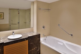 アパートメントのバスルーム – シャワー/バスタブ