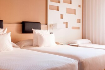 Chambre Premium triple avec lits simples - Madrid Marriott Auditorium Hotel & Conference Center