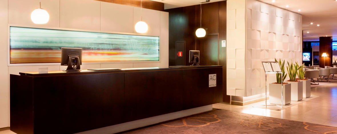 Recepción del hotel AC Hotels by Marriott