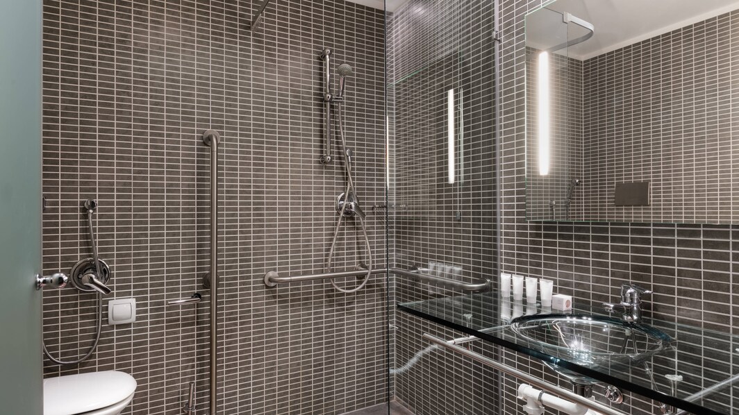 Habitación Estándar - Baño con instalaciones para personas con discapacidad